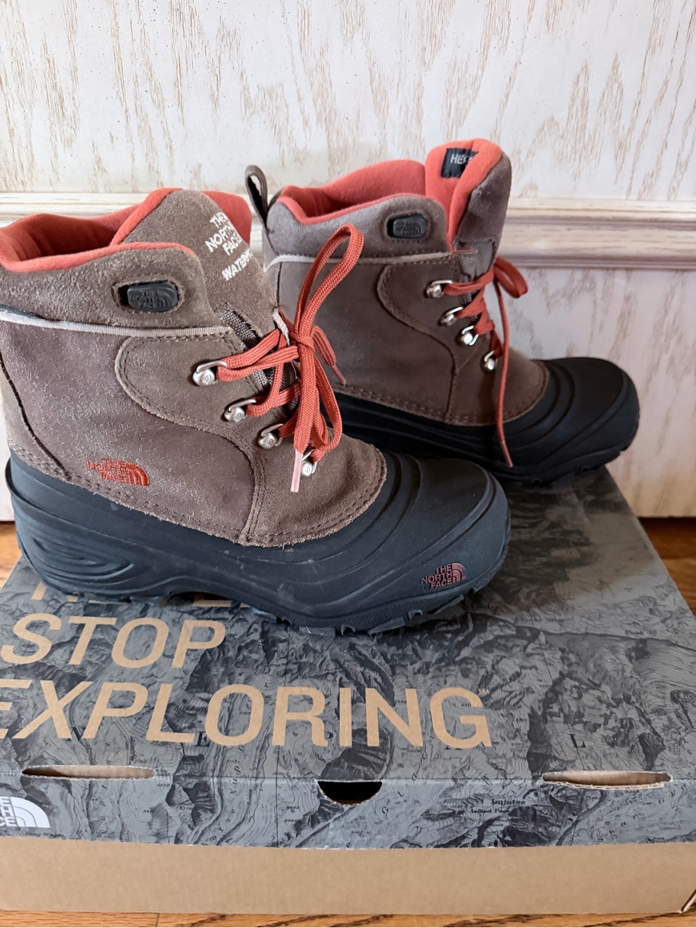 The North Face Kids Brown & Coral Lace-Up Waterproof Snow Boots